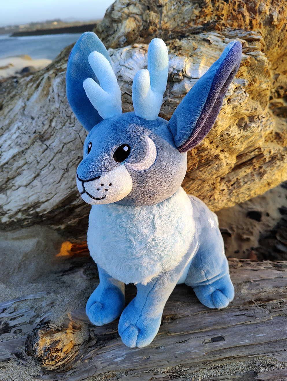 [🌙 GlowBuddies🌟]Blue Moon Jackalope • Glow in the Dark Plush Toy（+pen）